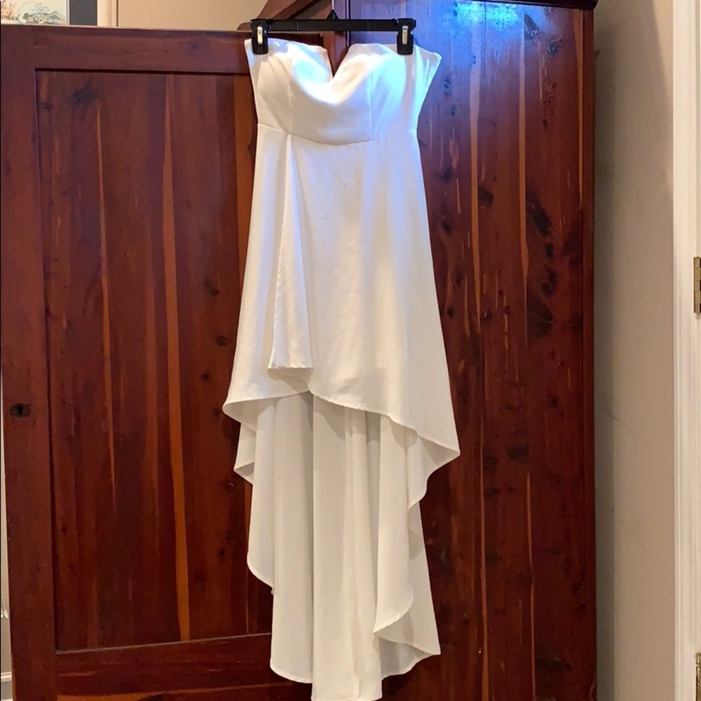 Women’s white dress. Perfect for bridal functions